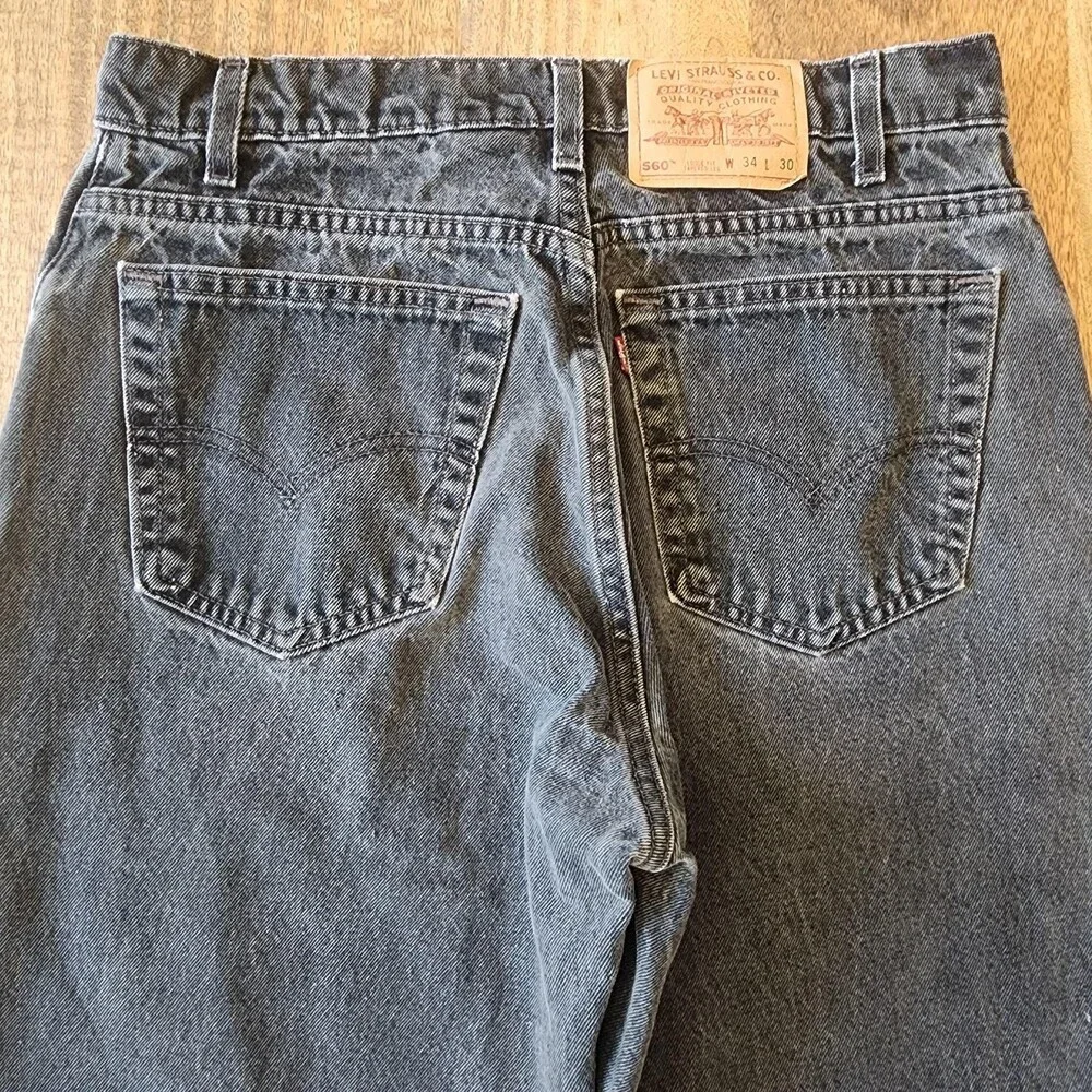 Vintage Levi's 560 Jeans Mens 34x30 Faded Gray Black Loose Tapered Made USA 90s